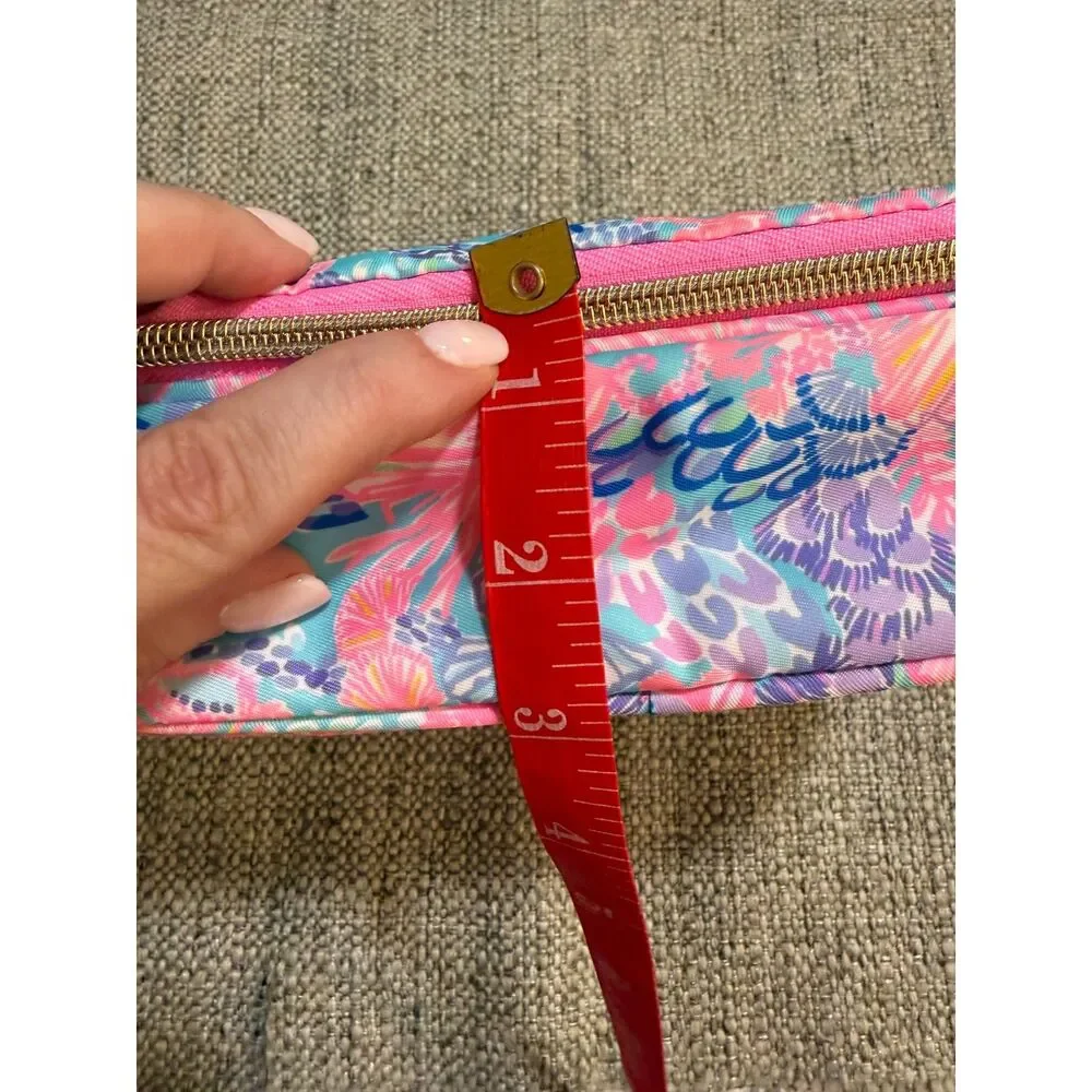 Lilly Pulitzer Hanging Travel Case Splendor In The Sand Pink Seashell Print